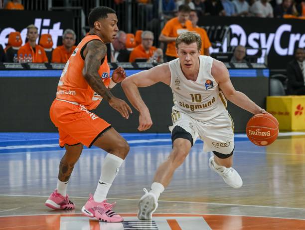 万众瞩目的 万众瞩目的